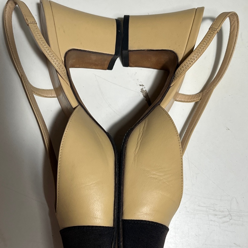 CHANEL Two-Tone Beige and Black Heels - Picture 4 of 10